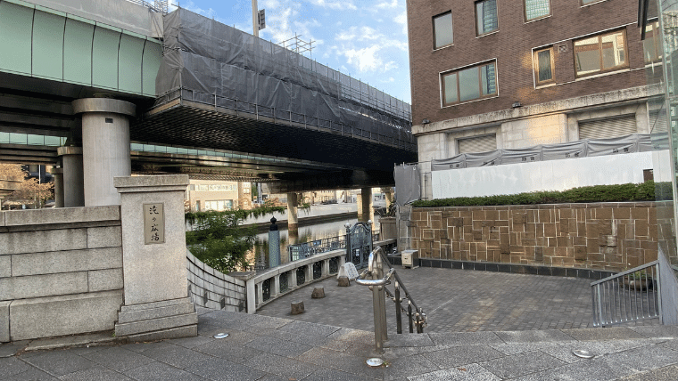 日本橋滝の広場の画像です