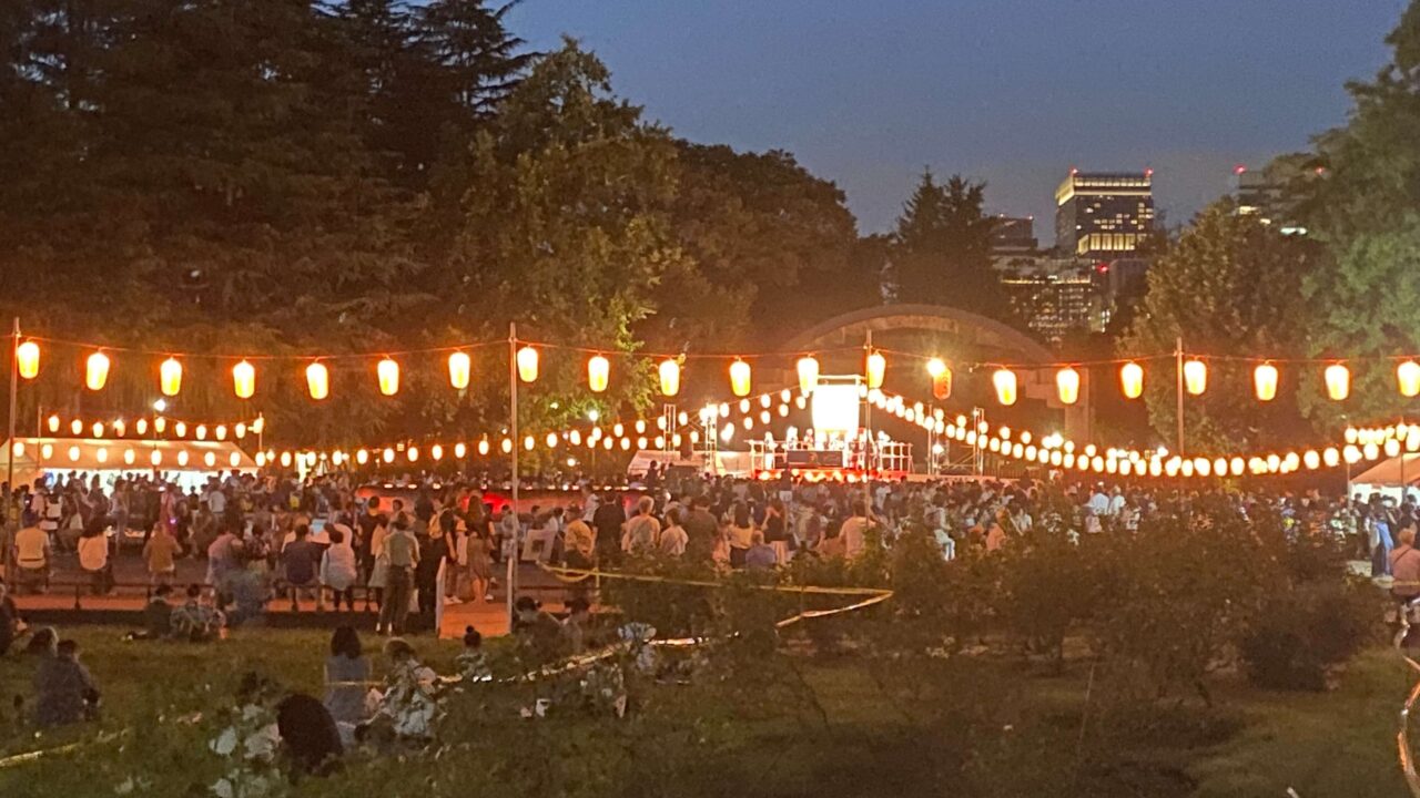 日比谷公園盆踊り大会の混雑状況の画像