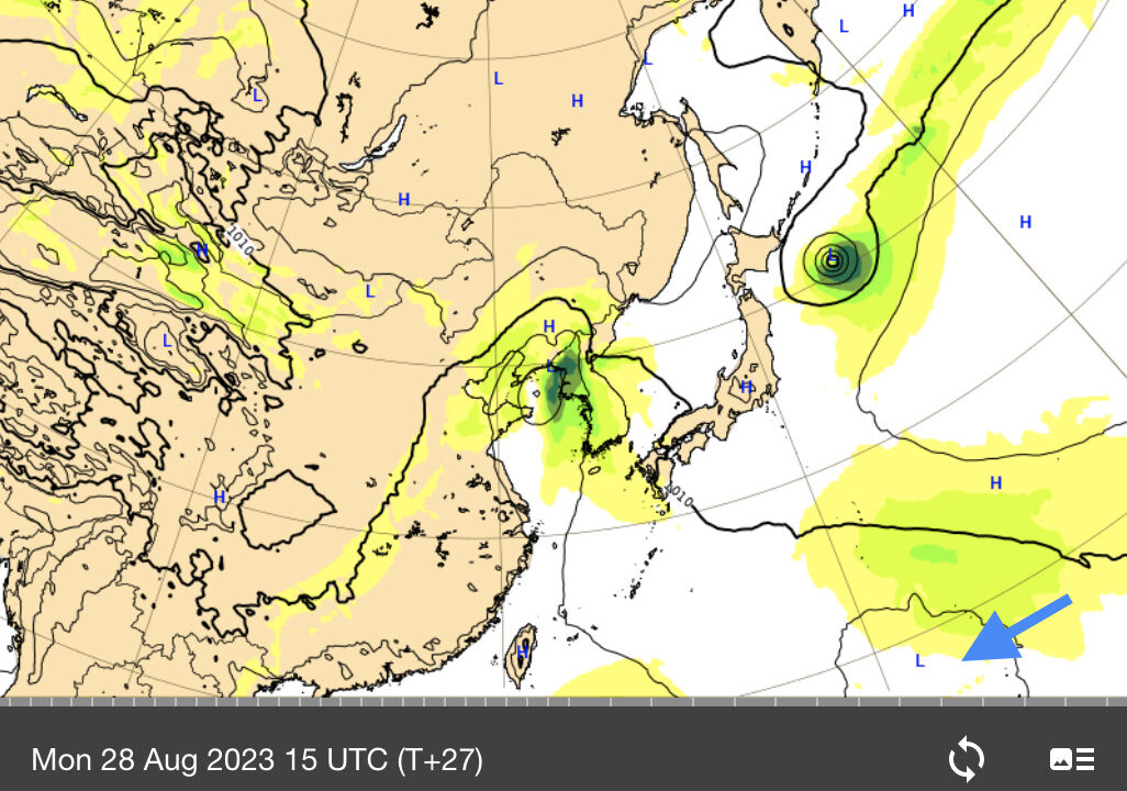 米軍JTWCによる台風10,11号の進路予想図