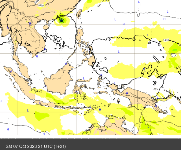 ヨーロッパ中期予報センター（ECMWF）による台風14/15号の予報