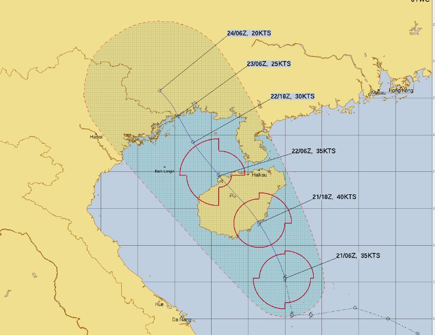 台風4号米軍の進路予想図